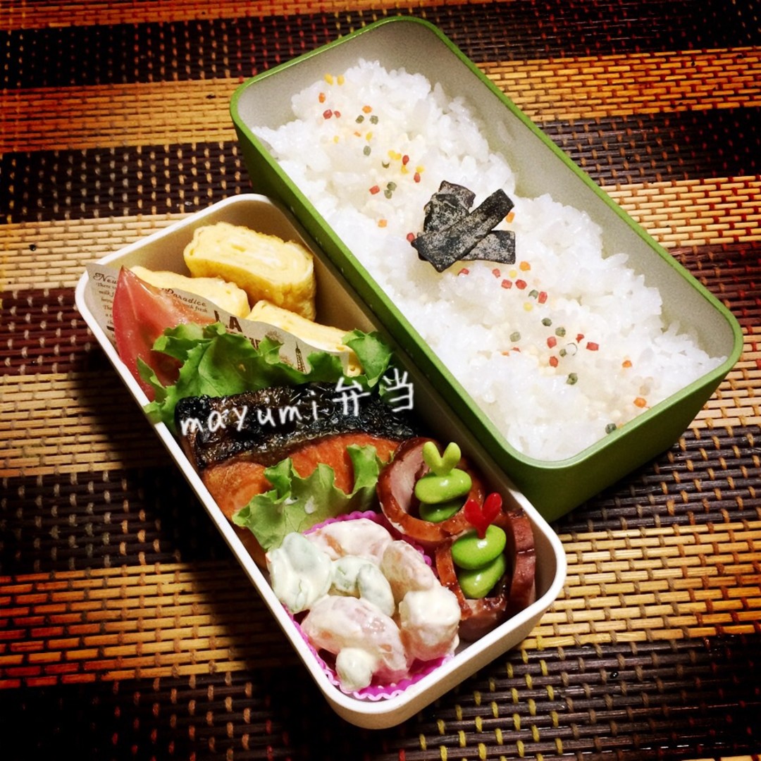 焼き鮭とエビスイチリマヨ弁当