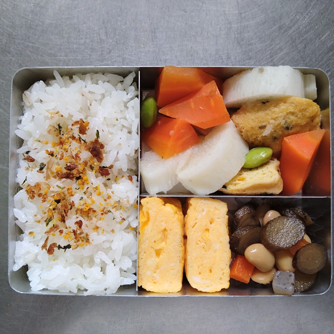 煮物（長いも　人参　がんもどき　枝豆）