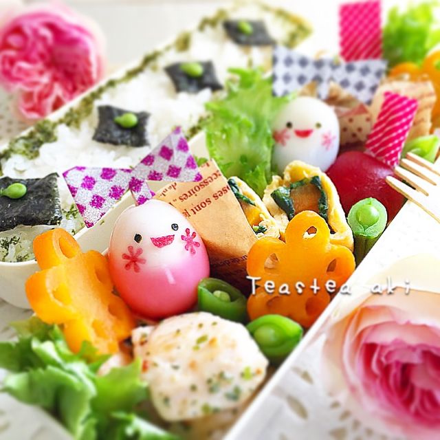 花に囲まれたうずらちゃん弁当