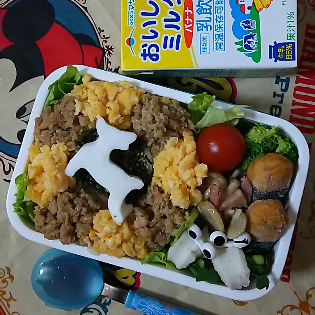 そぼろと卵のリース弁当🎄
