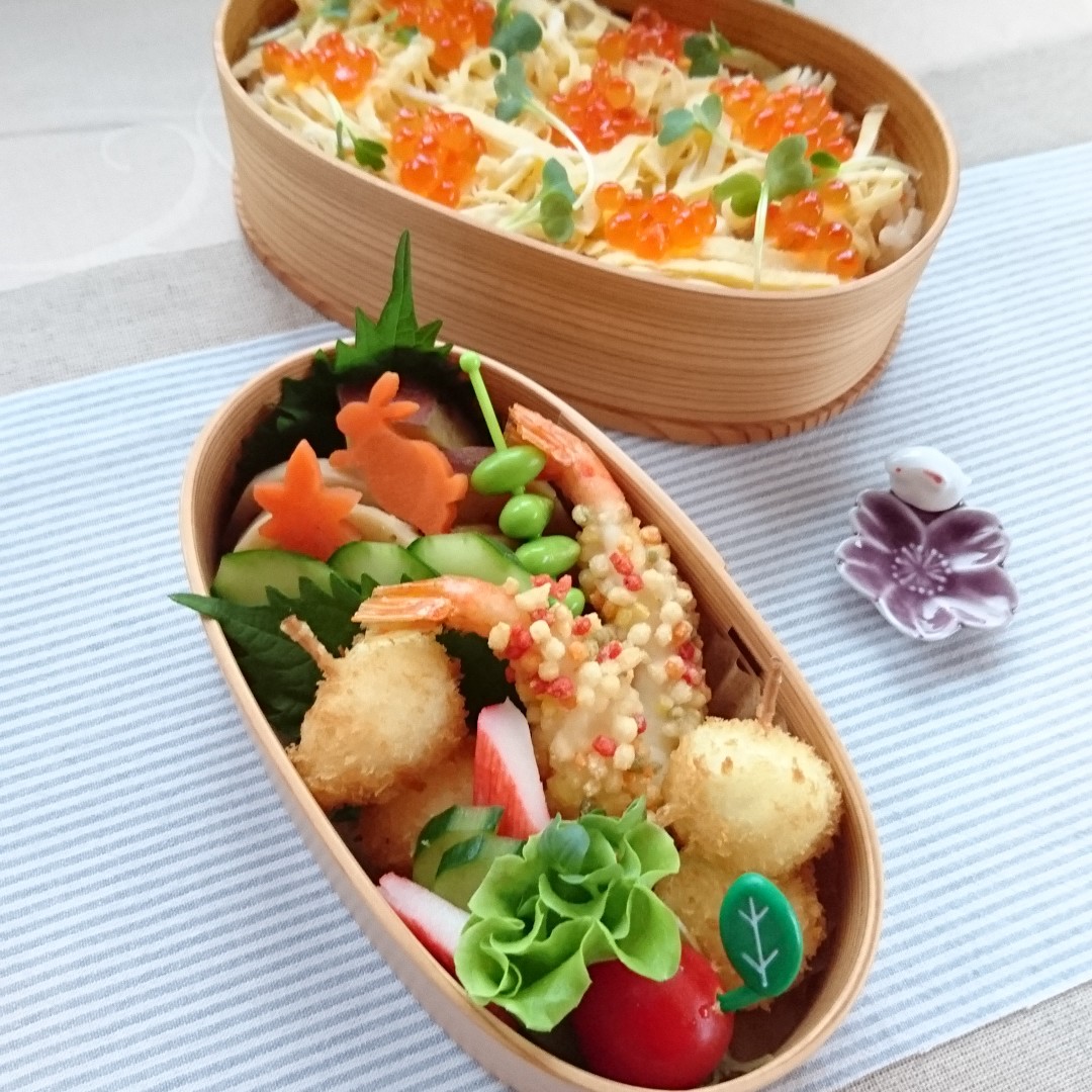 ちらし寿司とえびのあられ揚げ