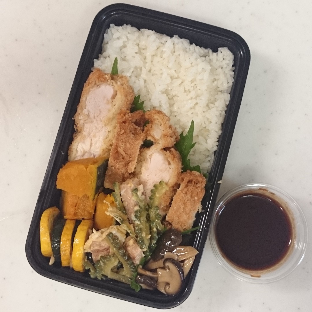 鶏カツでヘルシー気取りお弁