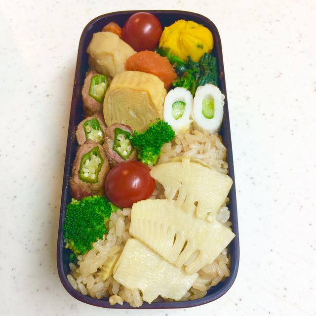オクラ肉巻きと筍ご飯弁当