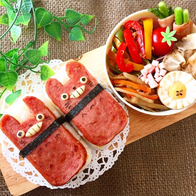 トトロのスパムおにぎり弁当