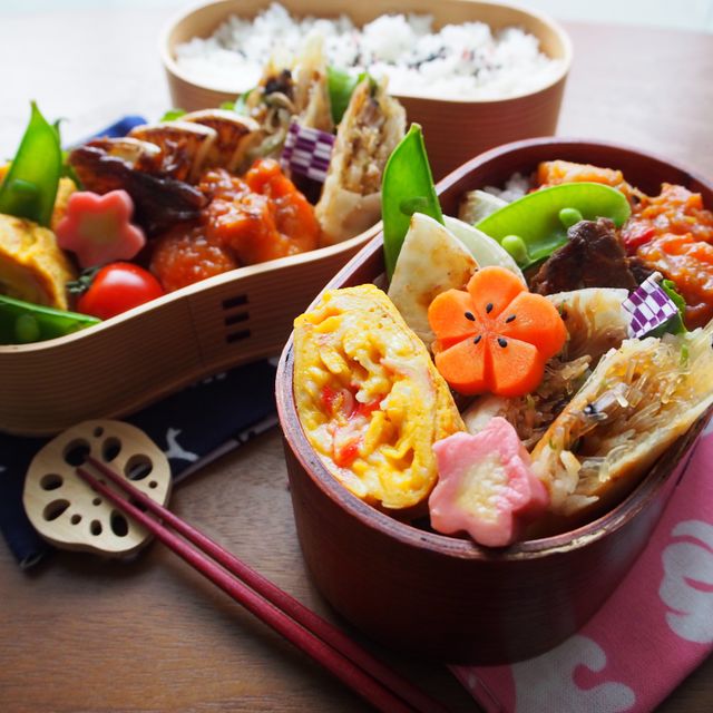 トマトエビチリのっけ弁当
