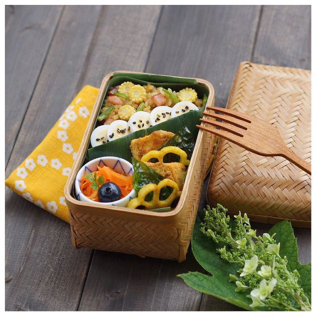 お蕎麦屋のカレーピラフとタンドリーかじきのお弁当