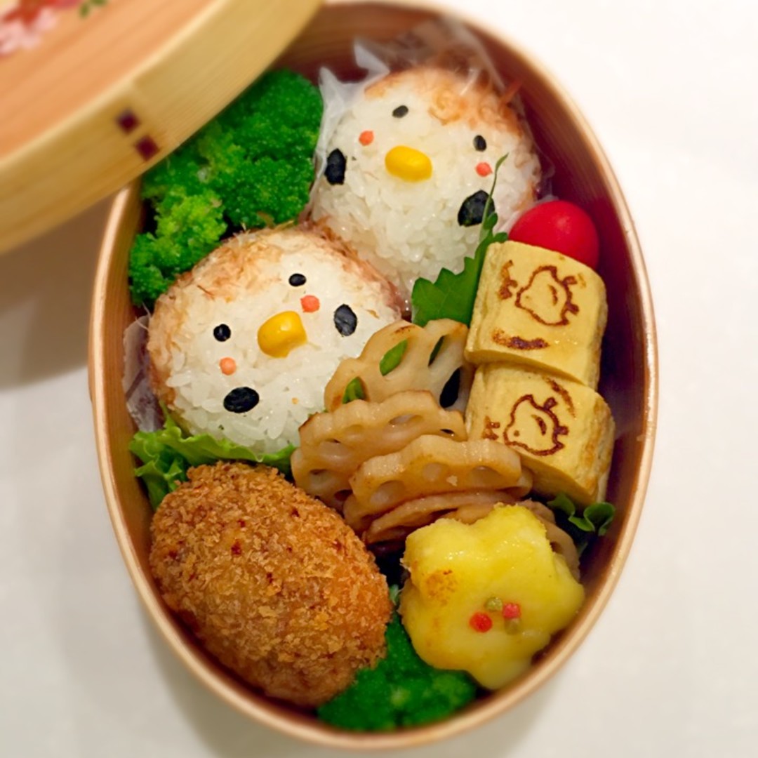 メンチカツとすずめおにぎり