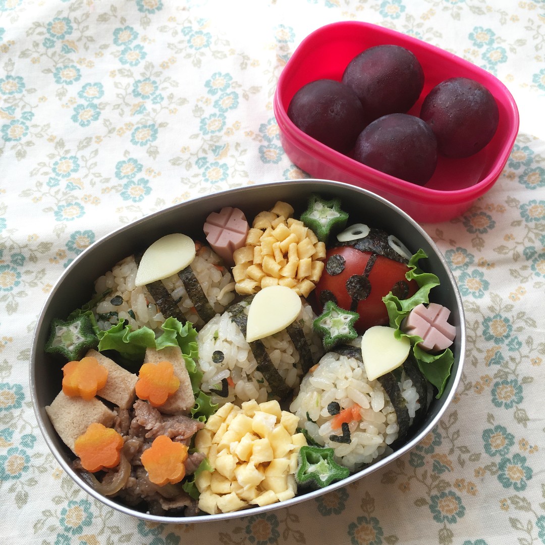 ハチとてんとう虫のお弁当