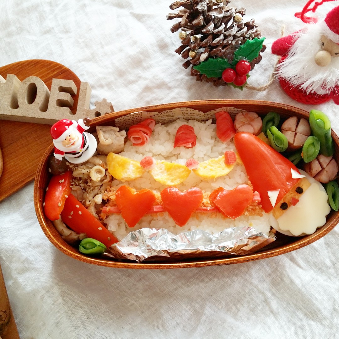 クリスマスケーキとサンタさん弁当