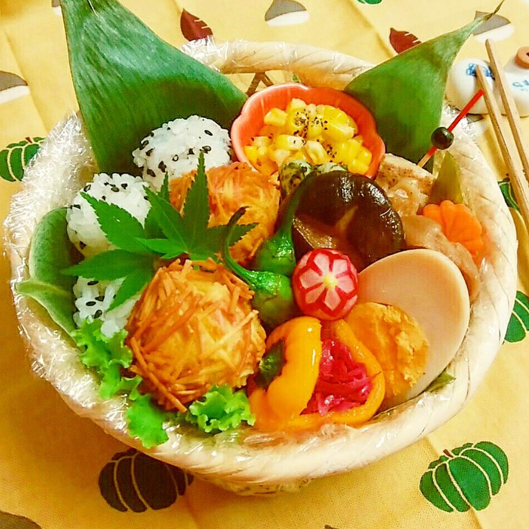 すき焼きのリメイク いがぐり風？コロッケ かご弁当♪