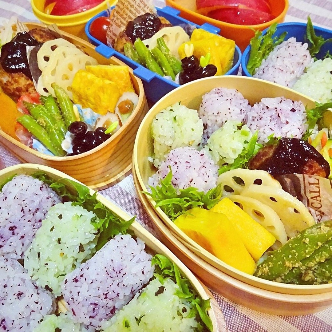 俵おにぎりとハンバーグのお弁当