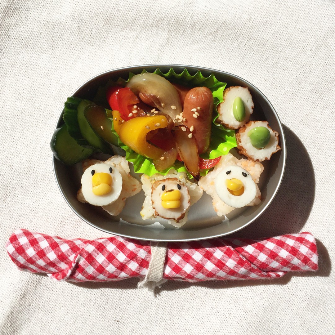 パプリカとひよこおにぎり弁当