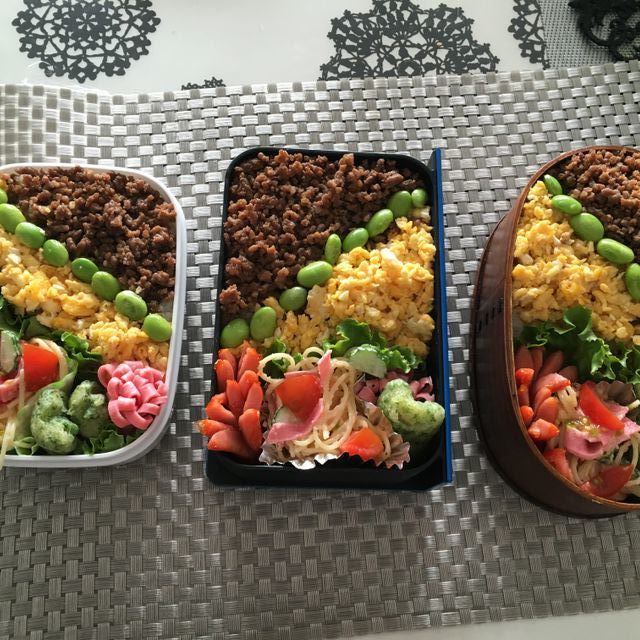3色そぼろごはん弁当