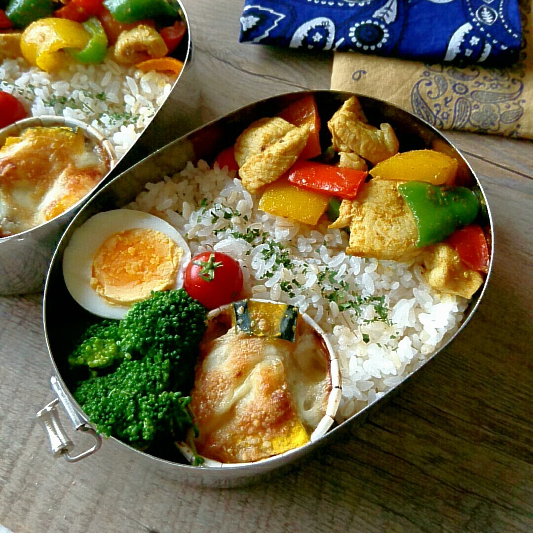 鶏とカラフルピーマンカレー炒め＆かぼちゃグラタン弁当