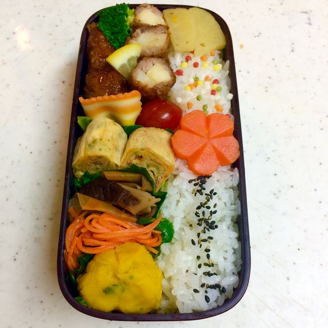 筍の肉巻きと桜海老と青海苔の卵焼きの夫弁当
