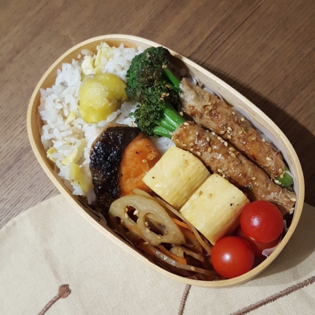 スティックブロッコリーの豚肉巻き弁当