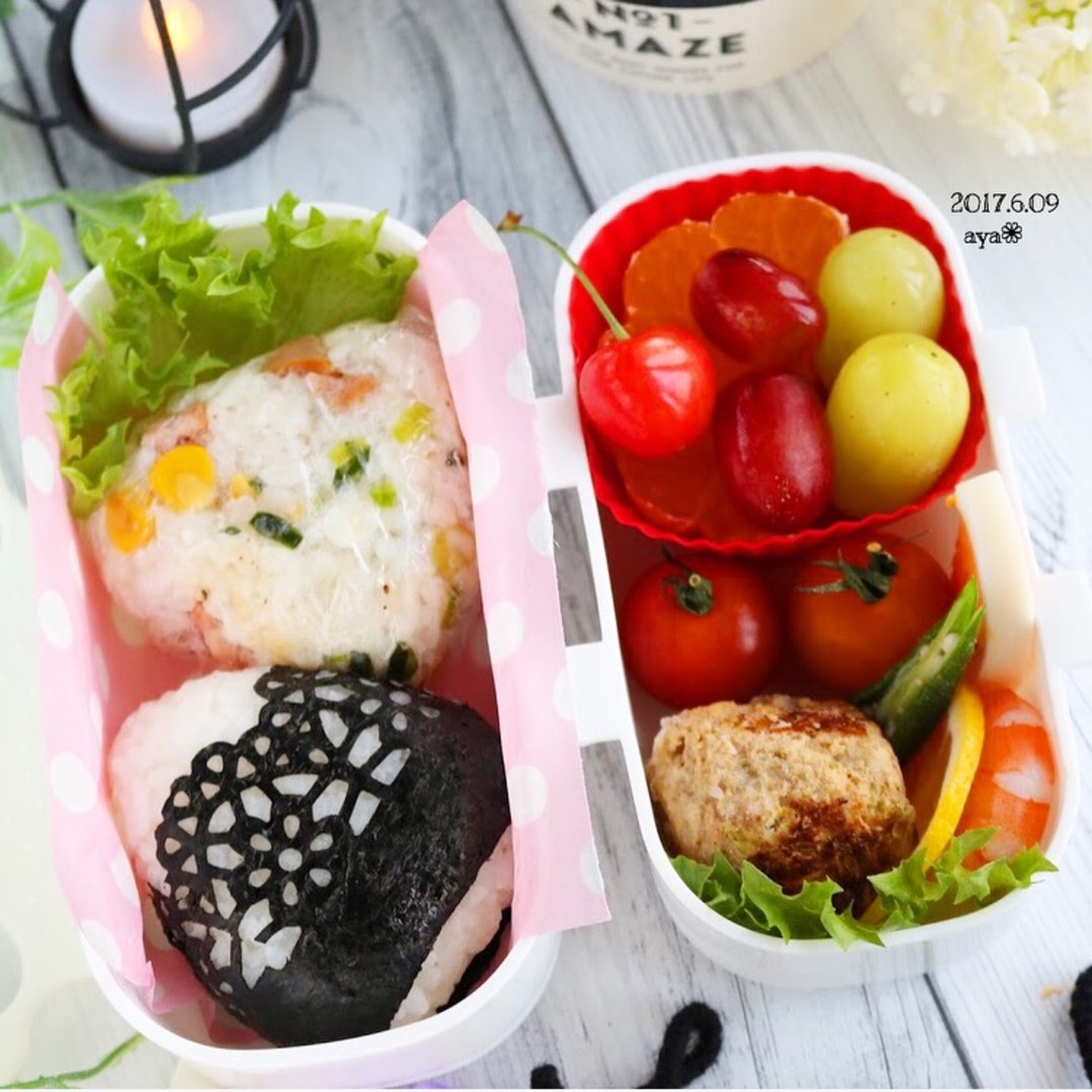 おにぎり2種とウズラ卵入りメンチボール弁当
