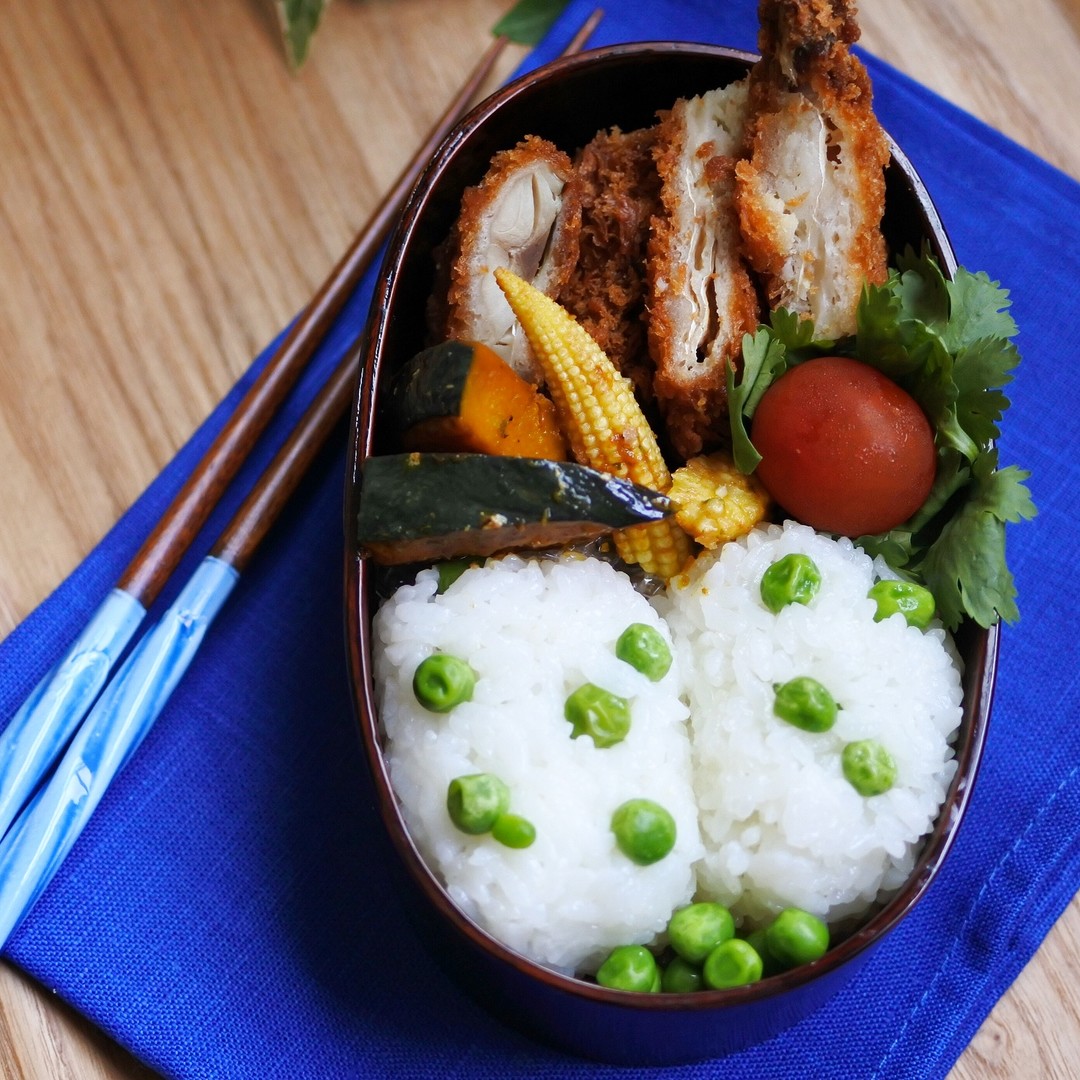 アジフライとグリーンピースごはんな お弁当