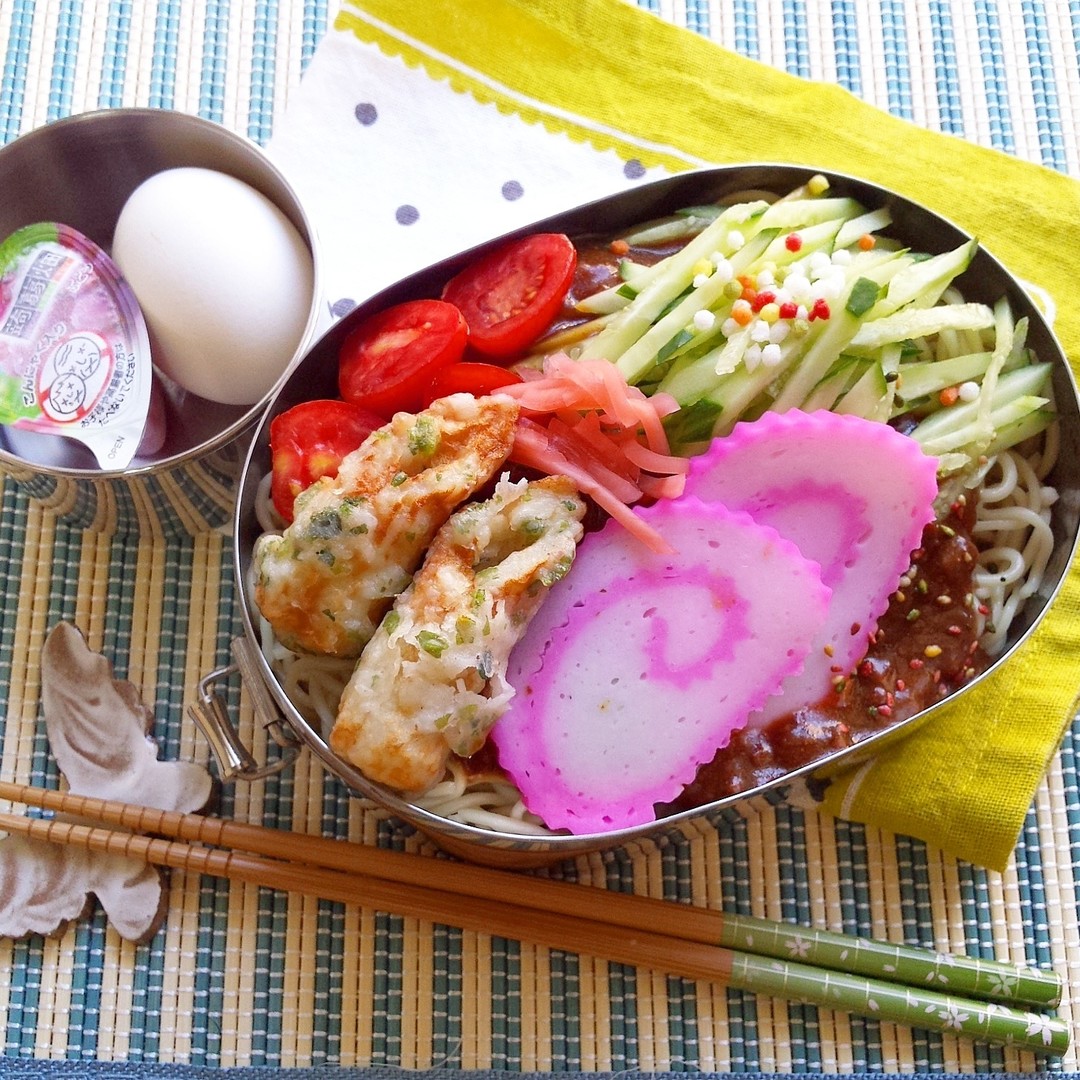 あれこれ乗っけてジャージャー麺