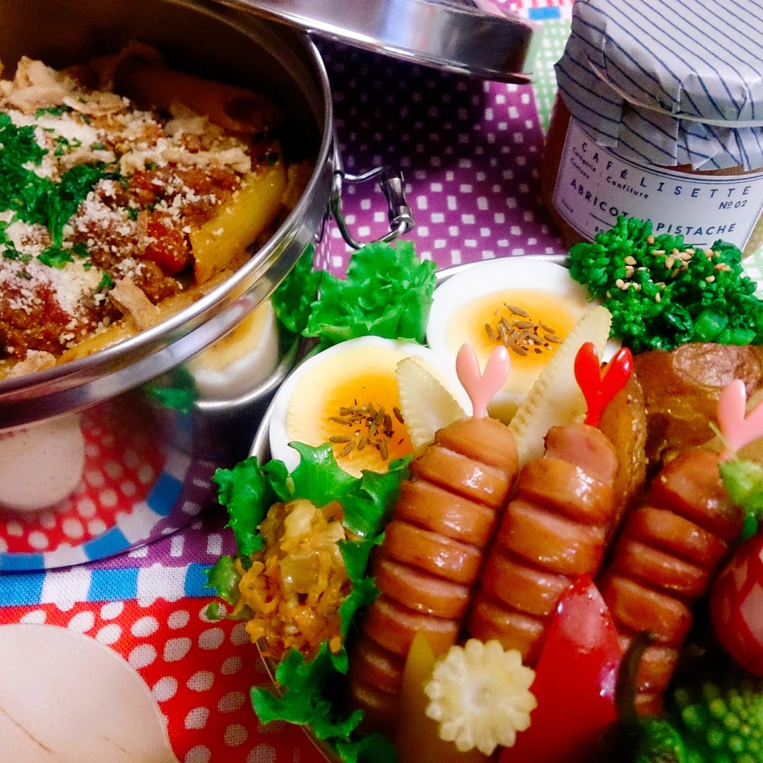 ペンネミートソースとモリモリおかず (笑) 弁当♪