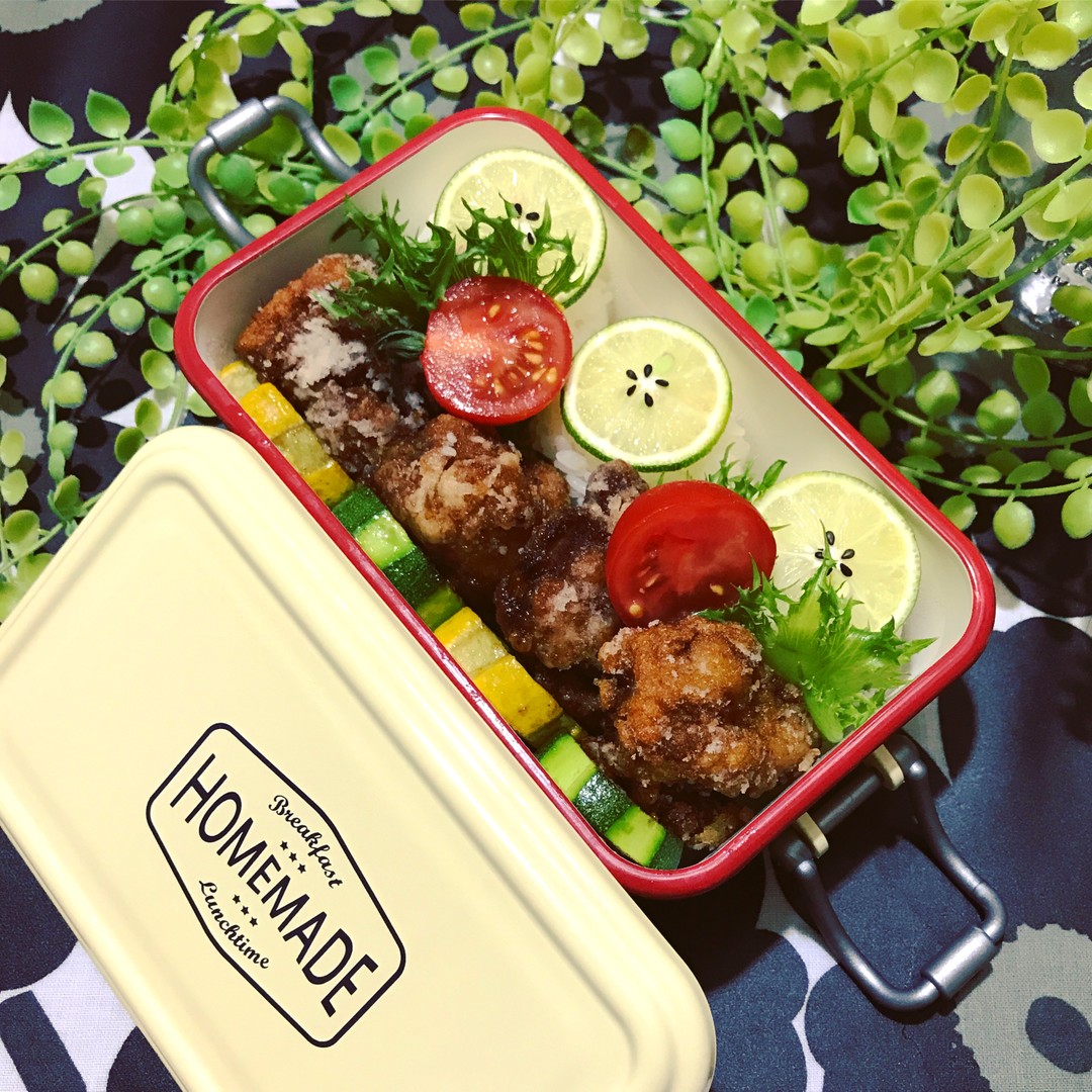 すだちおにぎりと唐揚げ部活弁当