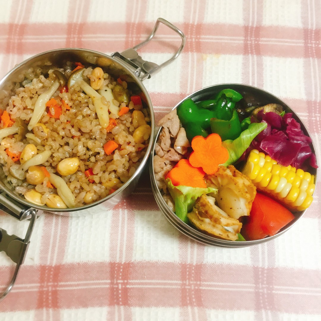 蒸し豆としめじの玄米炒飯