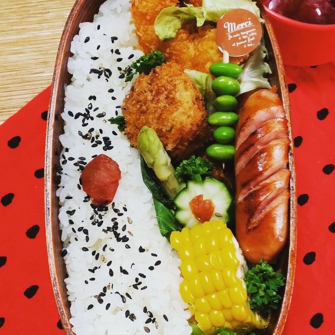 エビフライとコロコロメンチ弁当