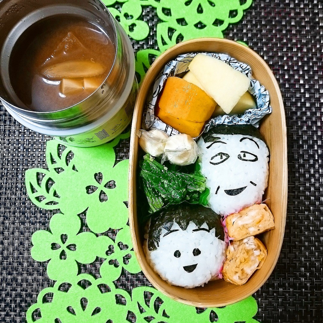 まる子とヒロシのおにぎり弁当