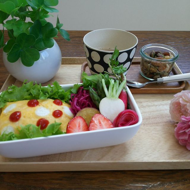 水玉オムライス弁当