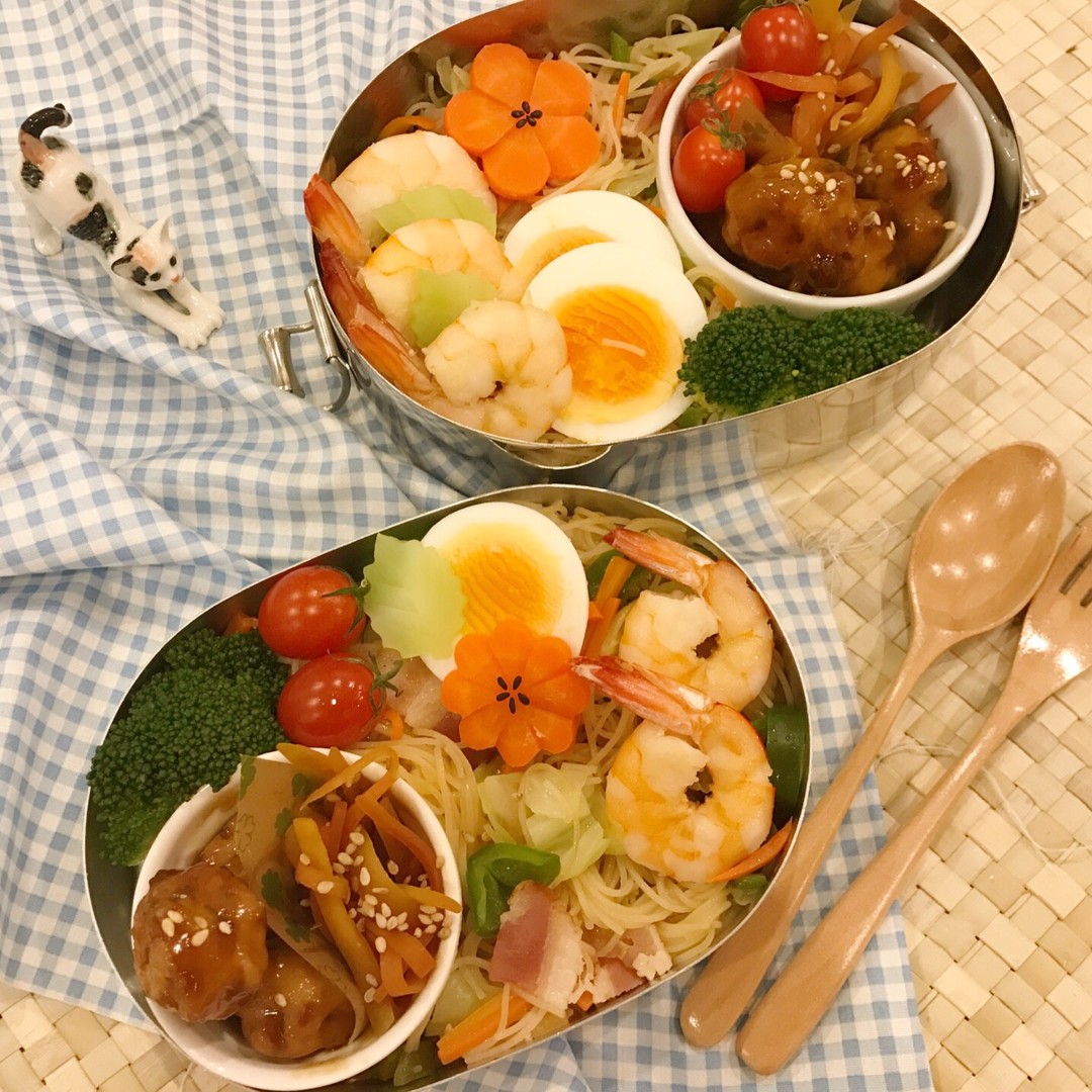 焼きビーフンと青いパパイヤのきんぴら弁当