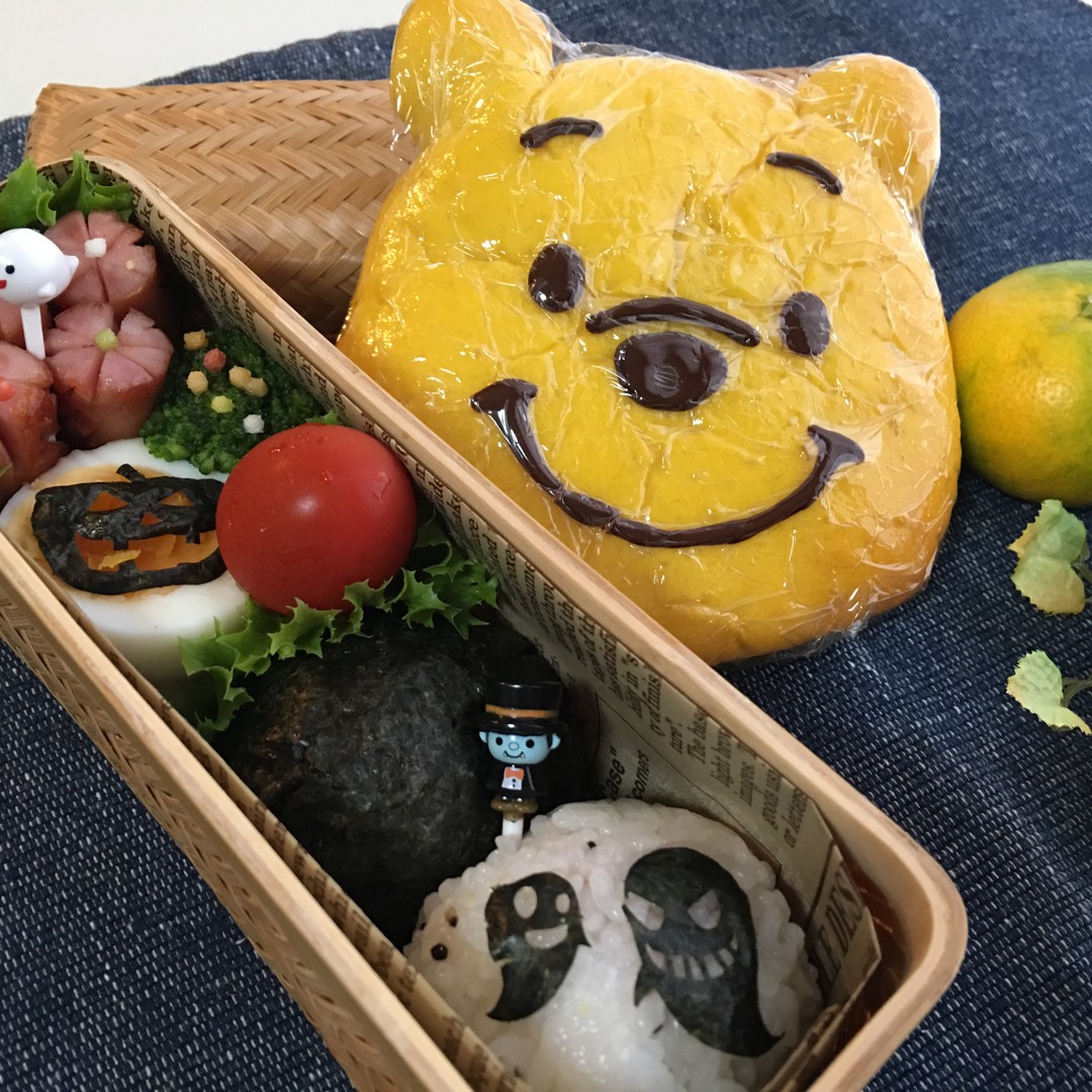 プーさんかぼちゃパンとおにぎり弁