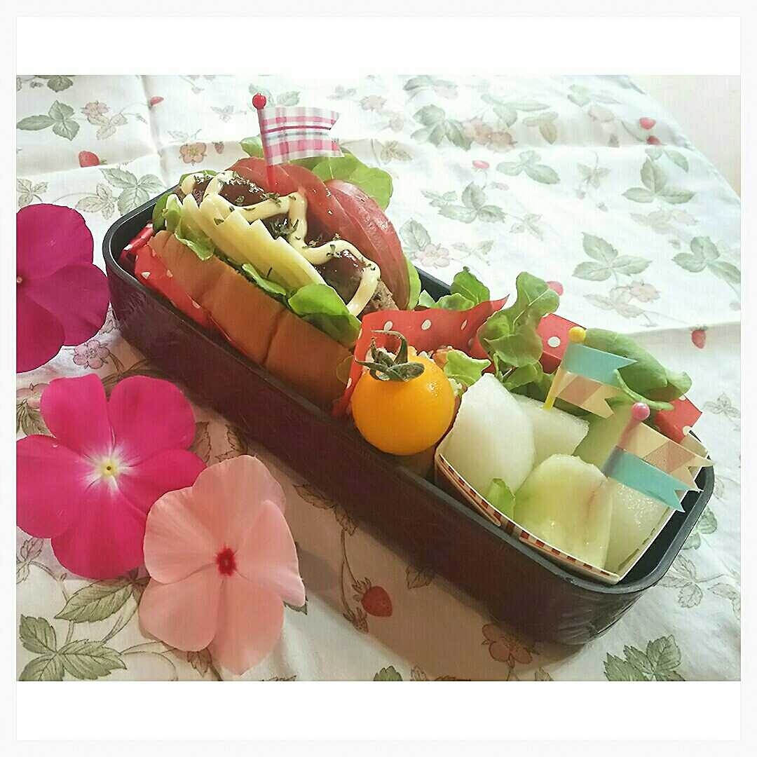 ハンバーグドックのお弁当