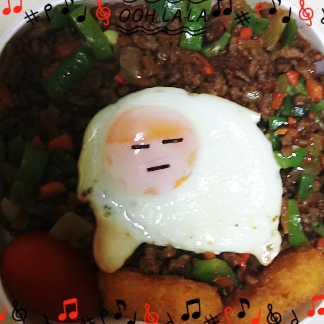 顔付き目玉焼ドライカレー弁当🍱