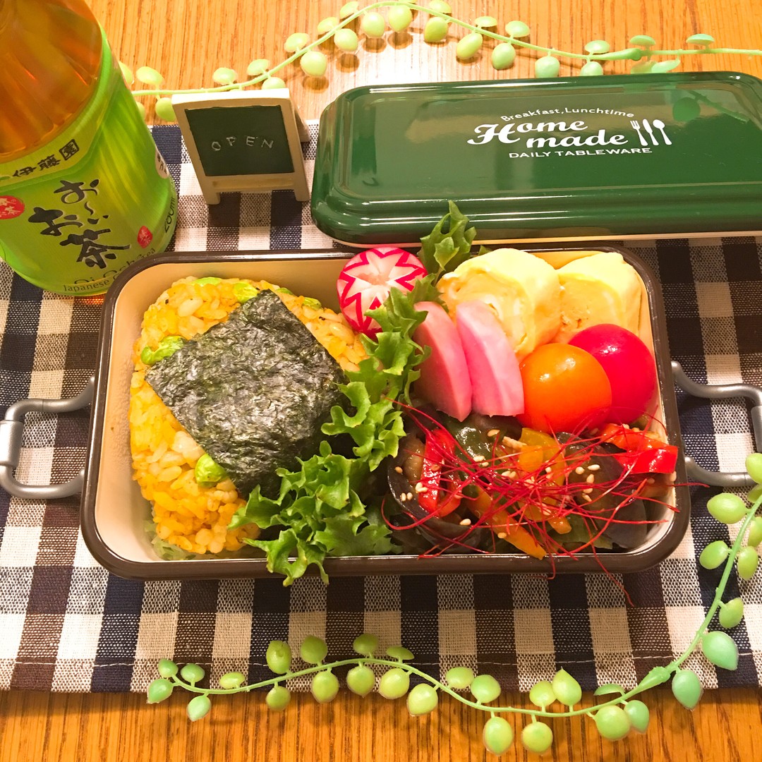 もち麦でカレーピラフおにぎり弁当