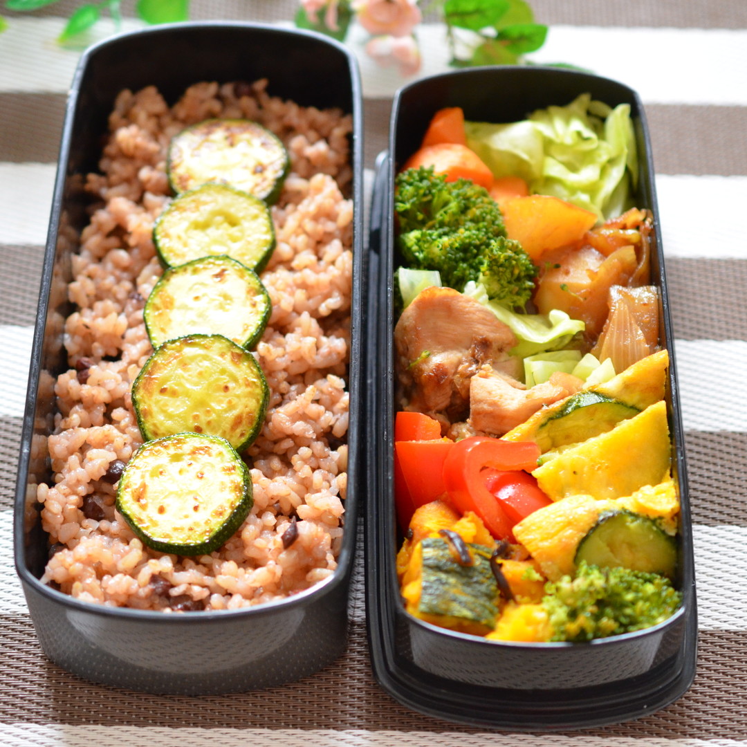 さっぱり鶏肉じゃがと旬のズッキーニで！彩り弁当🌸