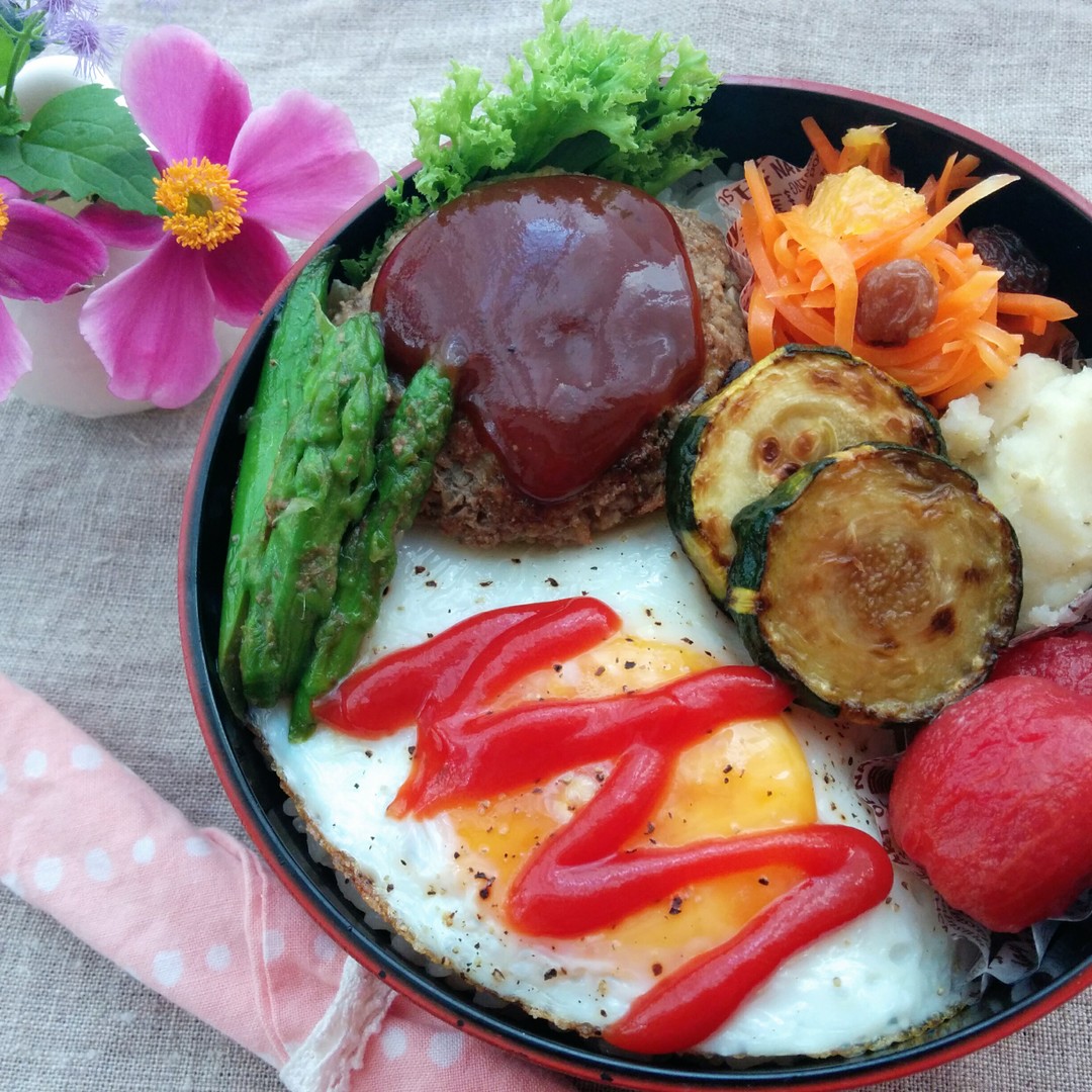 目玉焼きハンバーグ弁当