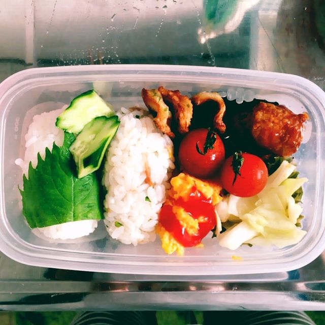 詰めるの下手くそだな弁当