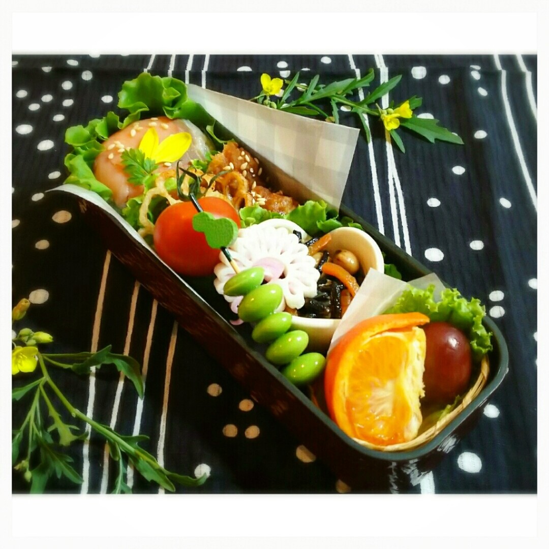 スモークサーモンの巻きおにぎりお弁当