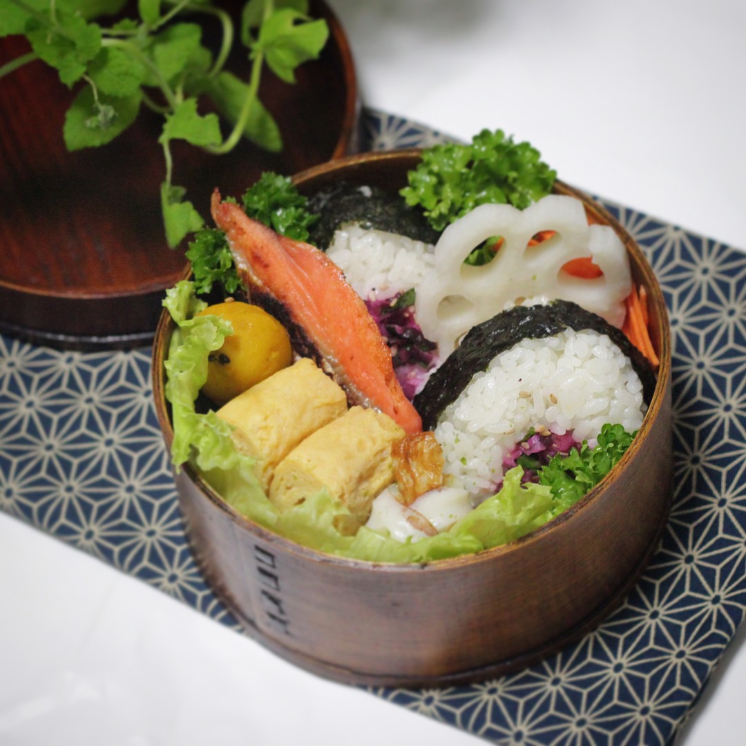 おにぎり弁当