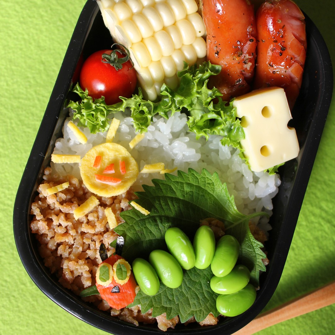 はらぺこあおむし弁当