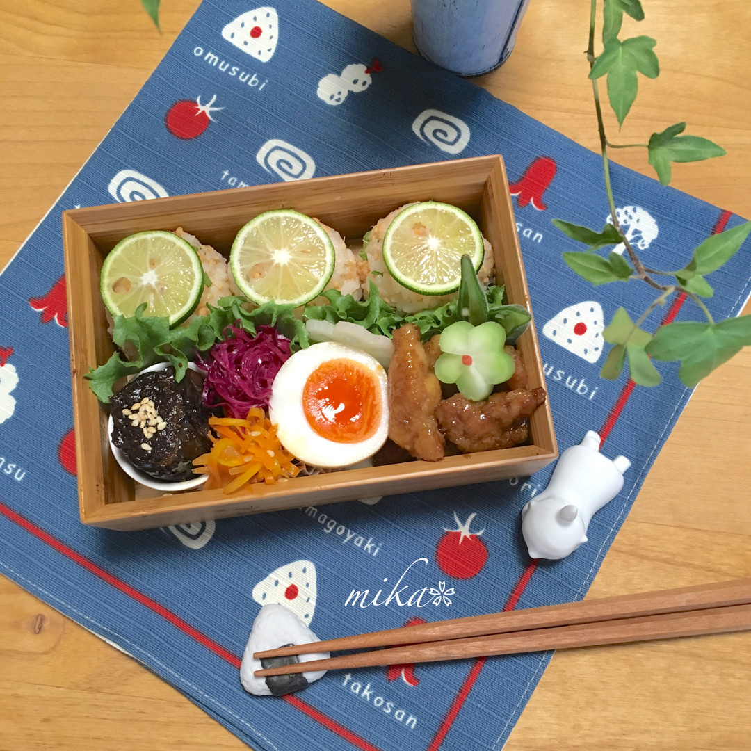 鮭と大葉と胡麻のおにぎり弁当