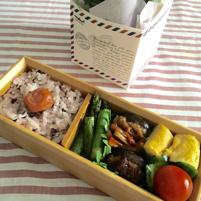 黒米と椎茸の肉詰め&アスパラ弁当