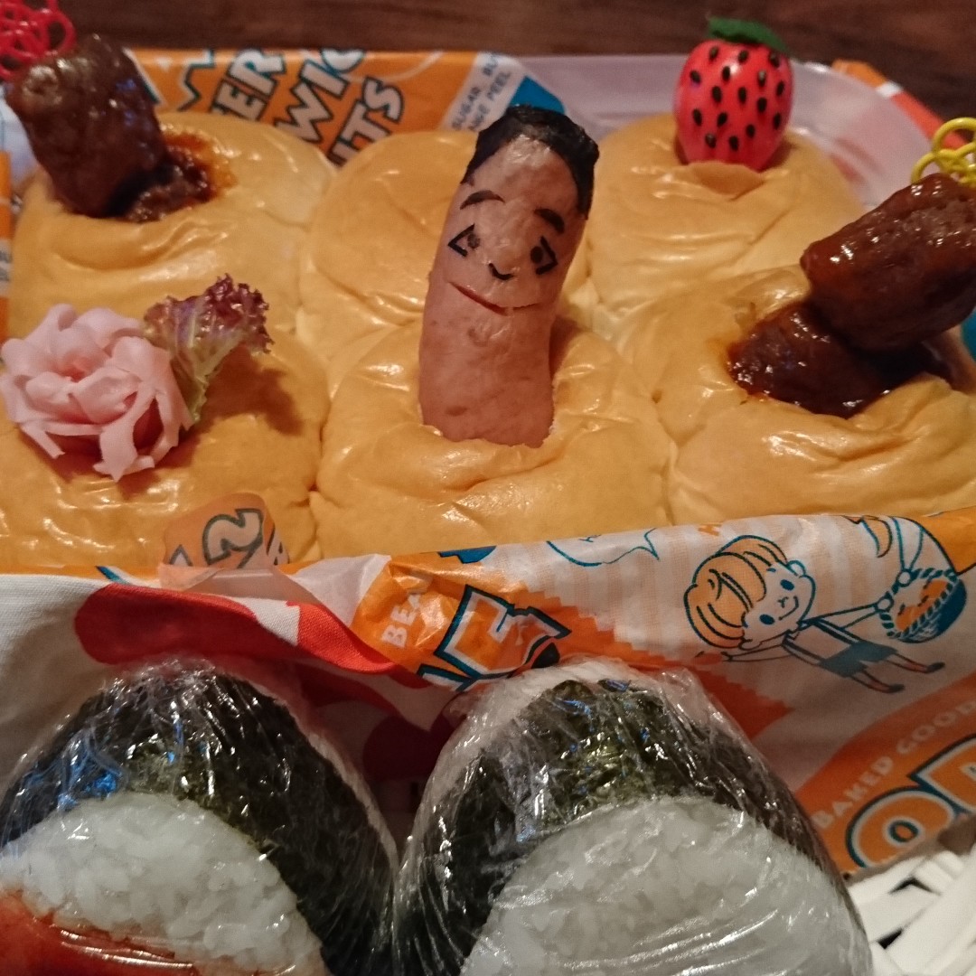 ソーセー人とうずらイチゴ🍓弁当🎵