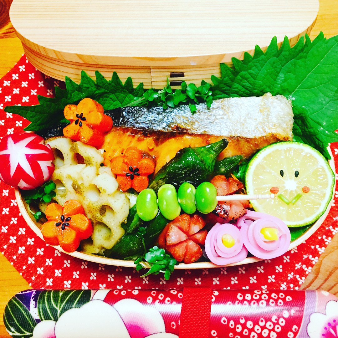すだちニコちゃんと甘塩鮭のお弁当