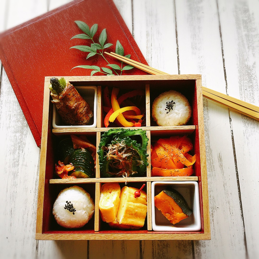 おにぎりと常備菜弁当