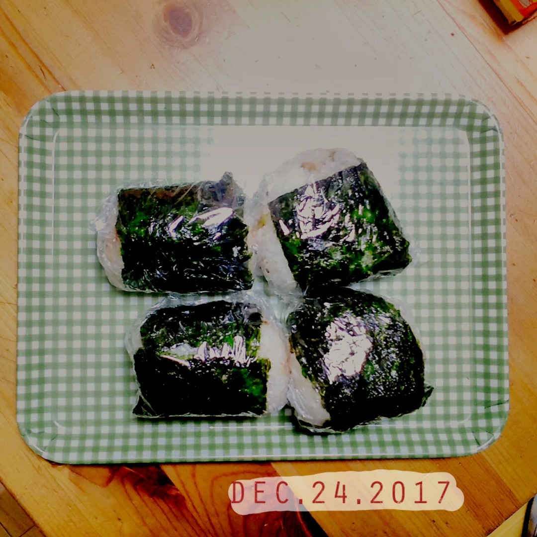 ウインナーおにぎりとドライカレーおにぎり