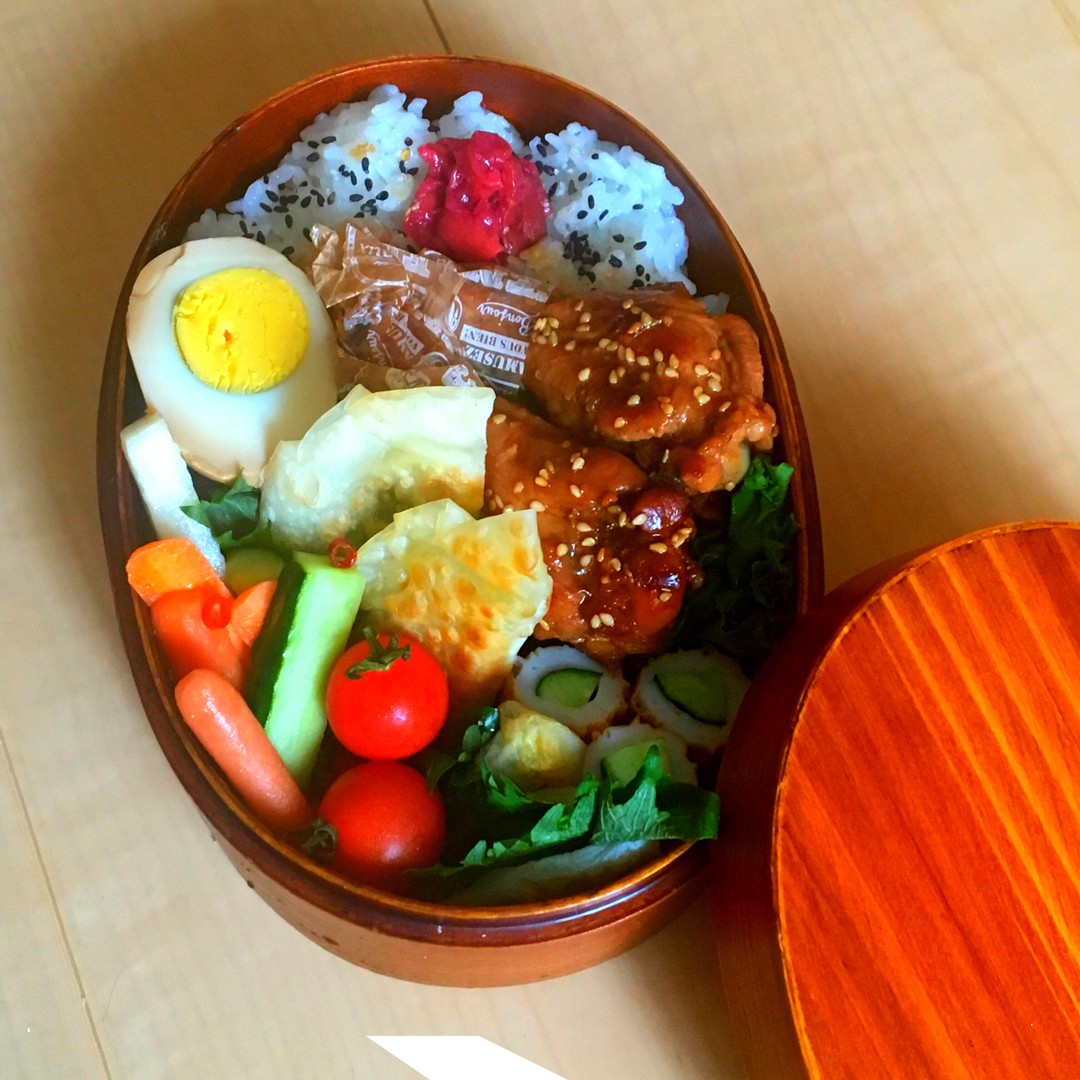 鶏手羽元の甘タレ弁当