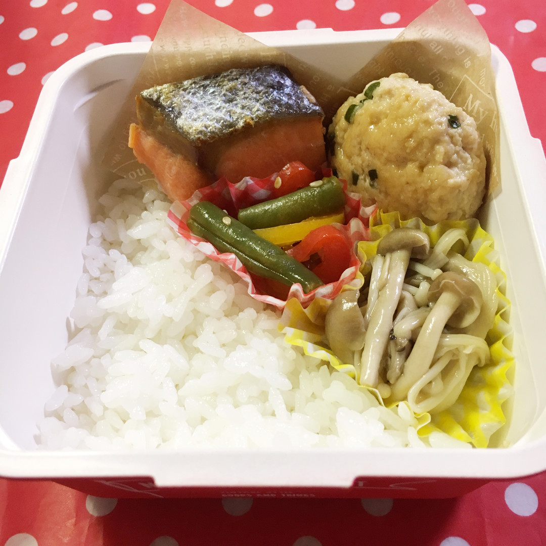 つくねと鮭の塩焼き弁当