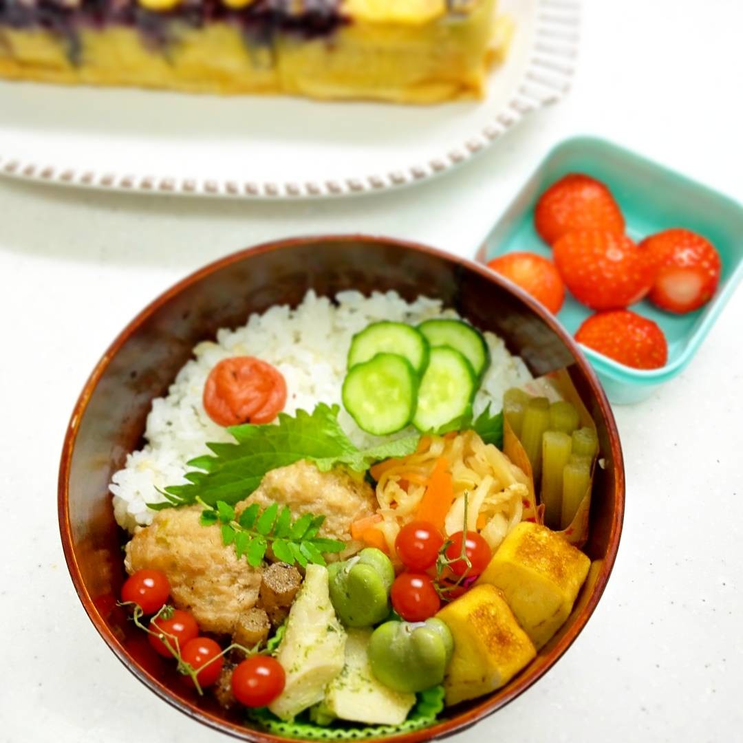 鶏つくねと春満喫弁当
