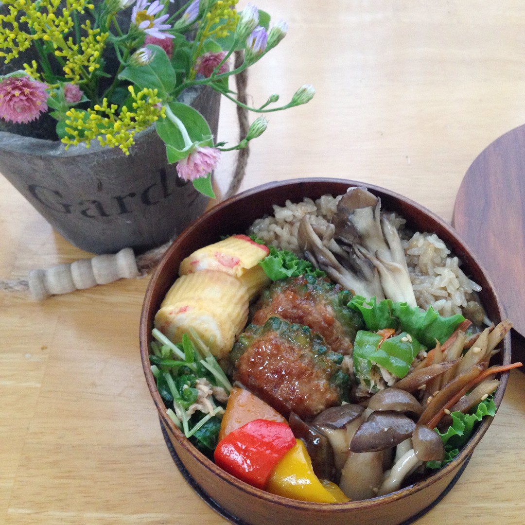 舞茸炊き込みご飯とゴーヤリングハンバーグ弁当〜